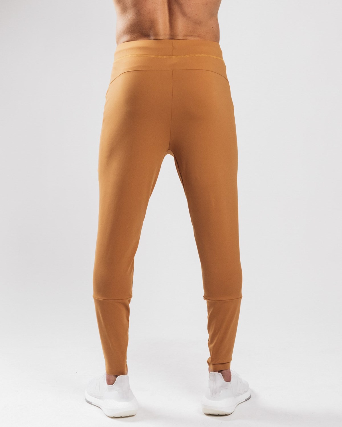 Alphalete 4-Way Stretch Jogger Camel | WNXFC4713