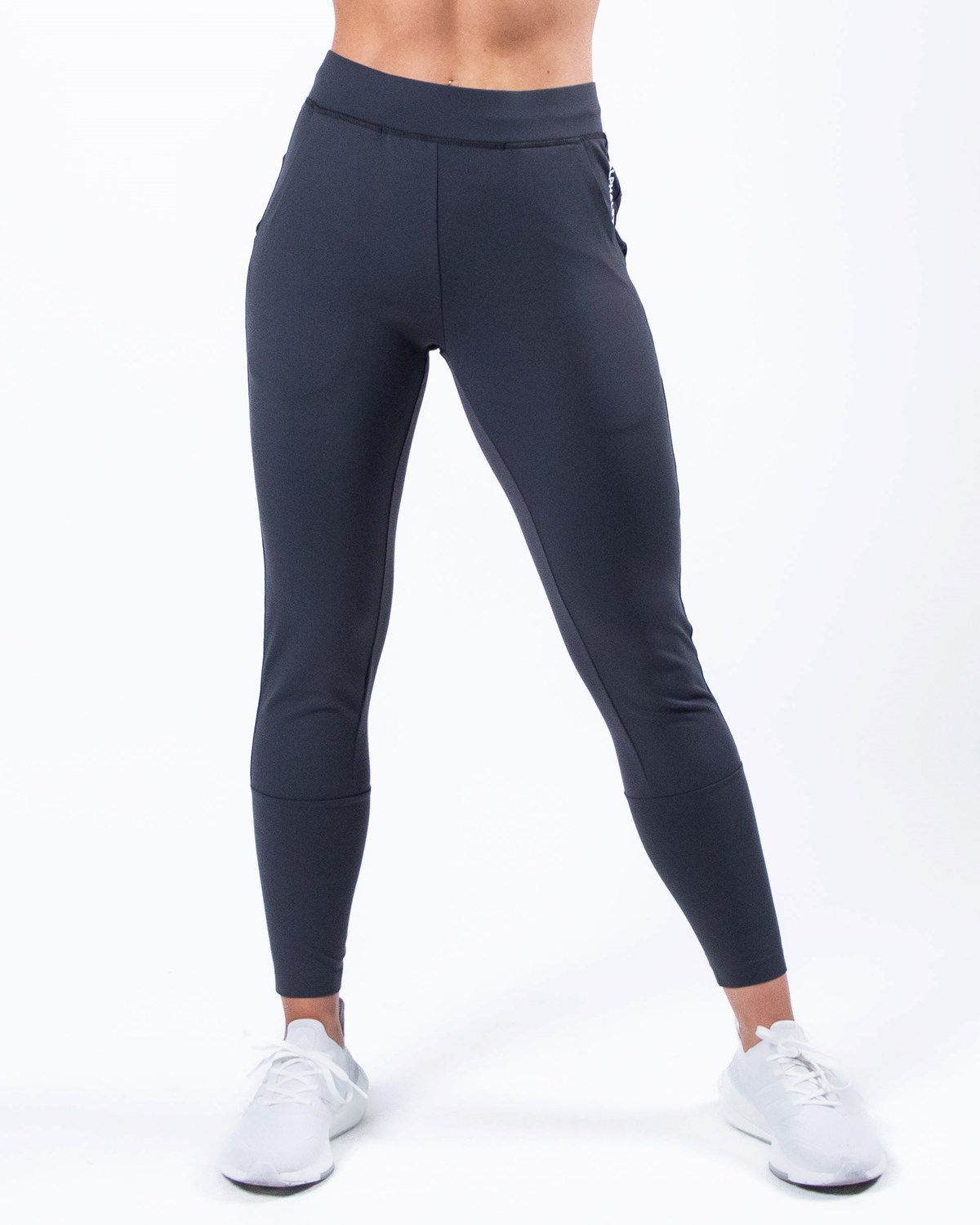 Alphalete 4-Way Stretch Jogger Charcoal | QEIYS1946