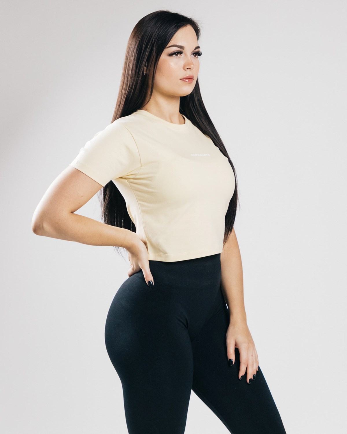 Alphalete Fitted Performance Crop Sea Salt | FNVSJ7134