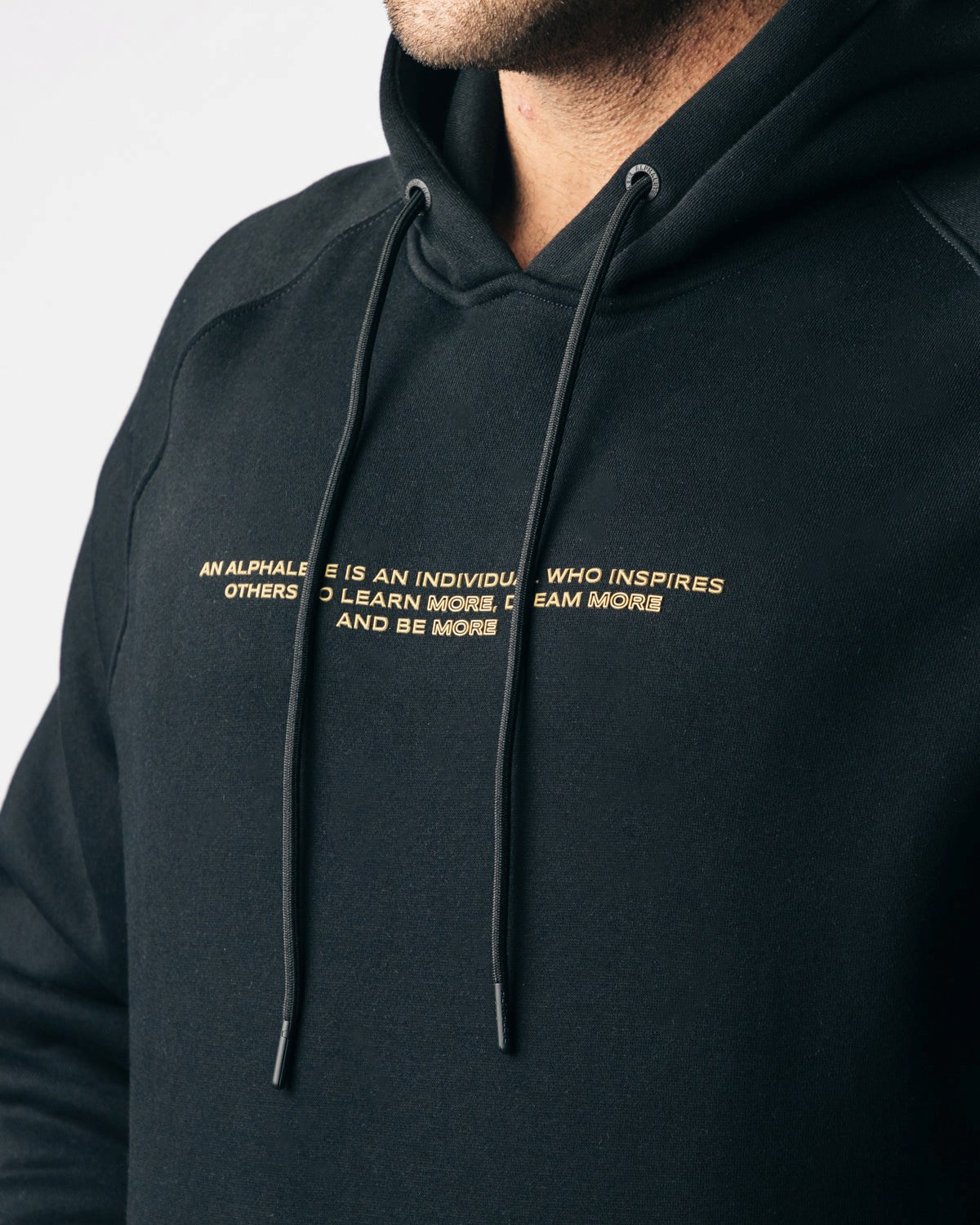 Alphalete Fitted Performance Hoodie Sort Guld | MQBUS9546