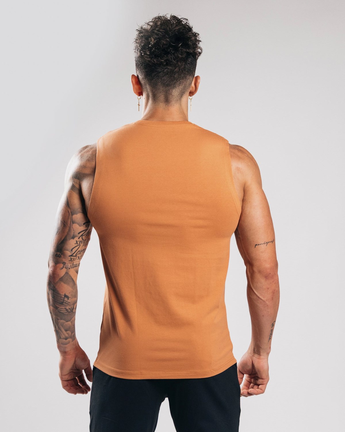 Alphalete Fitted Performance Tank Clay | CQVNL5341