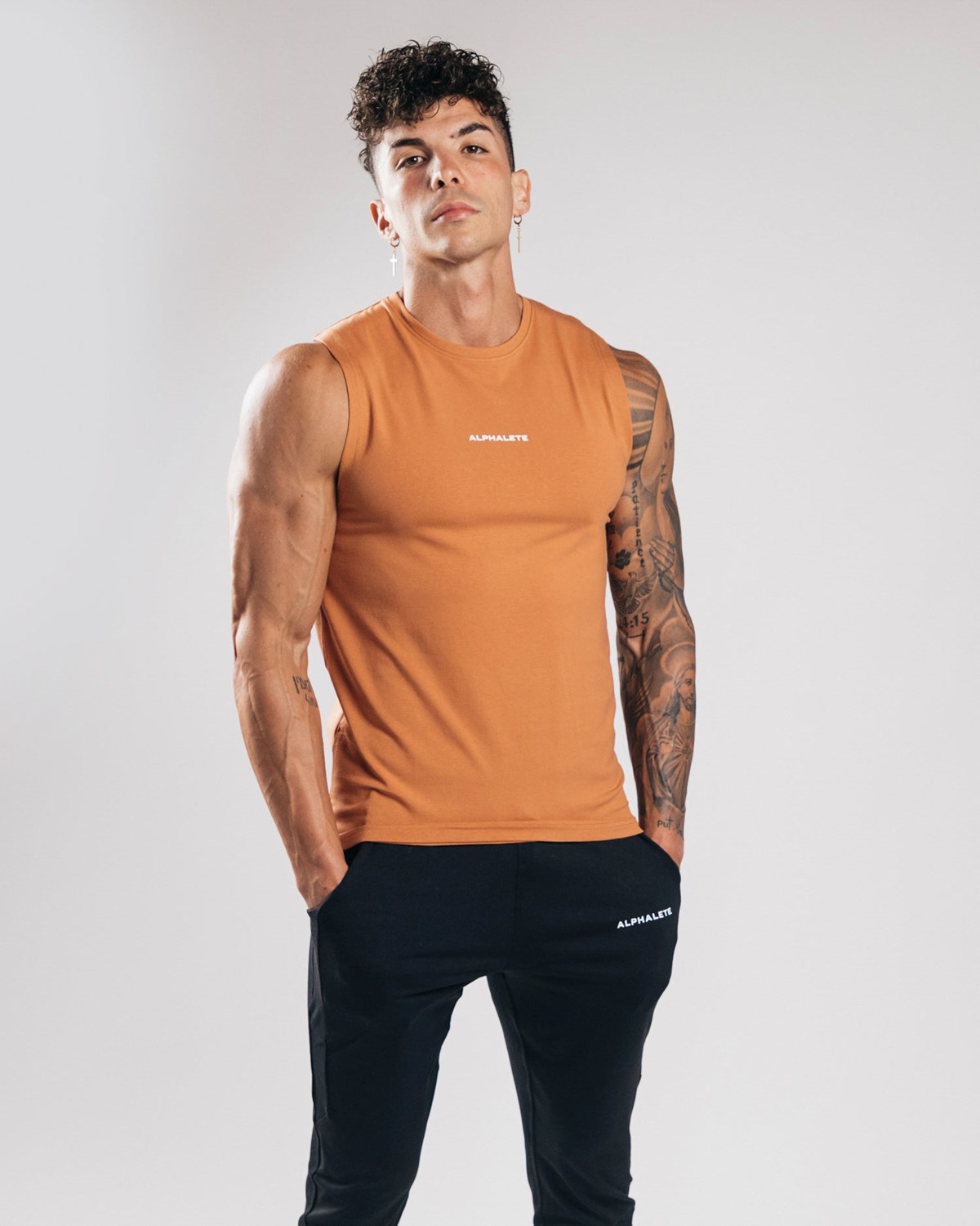 Alphalete Fitted Performance Tank Clay | CQVNL5341