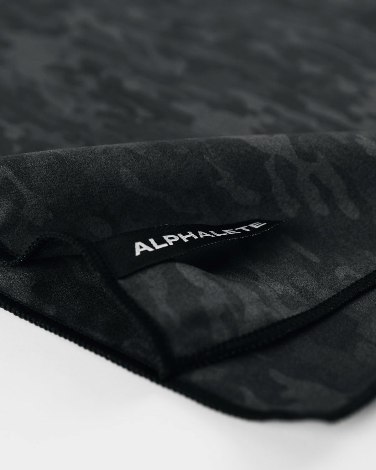 Alphalete Premium PBNS Gym Towel Sort Camo | MRXYI6304